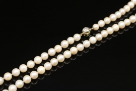 Perlenkette mit Goldverschluss