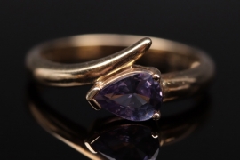 Gold ring with pear-shaped zircon