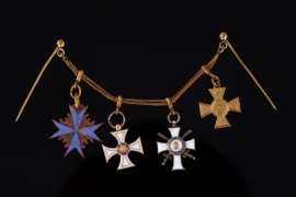 4-place miniatur chain with Pour le Mérite in case