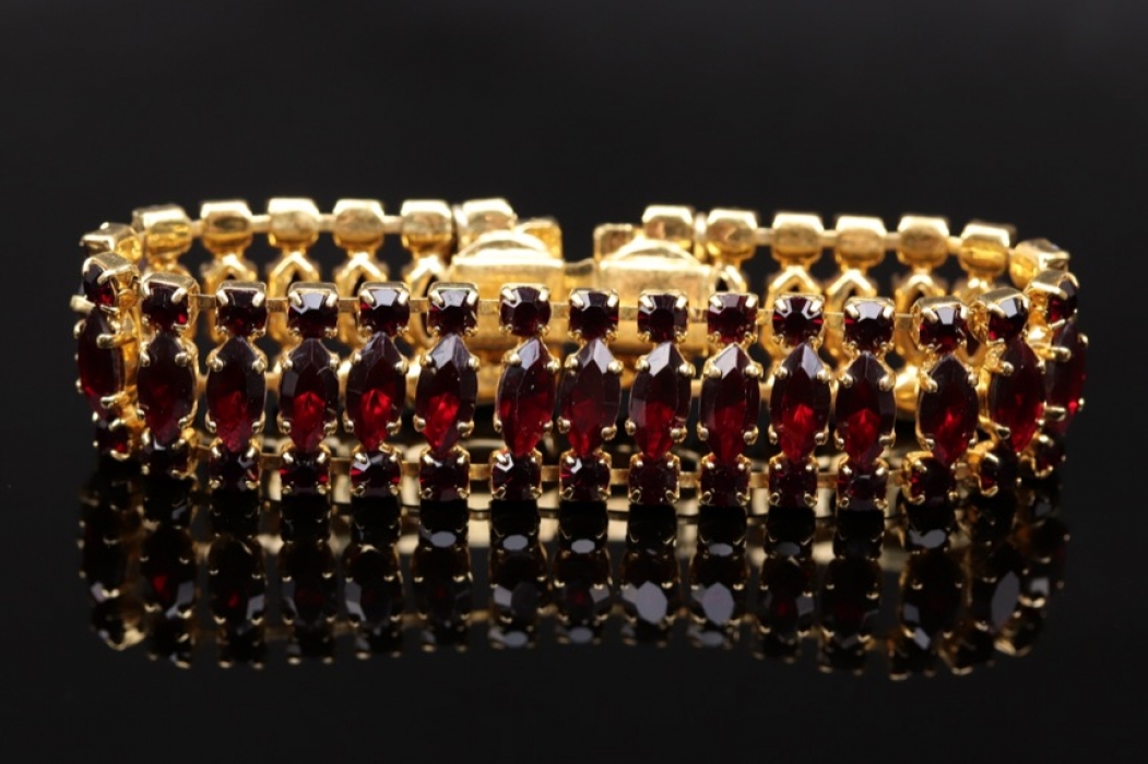 Bracelet with red Bohemian garnets