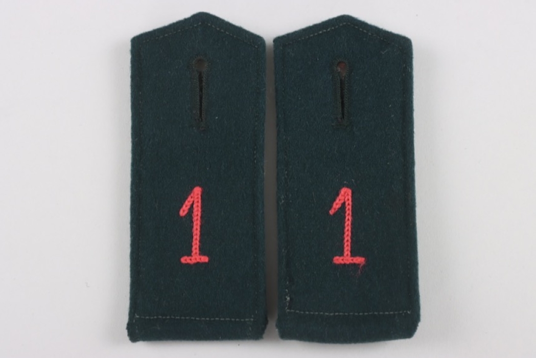 Heer shoulder straps for EM of Panzer Regiment 1