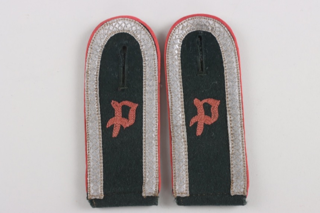 Heer shoulder straps for a Unteroffizier of Panzerjäger