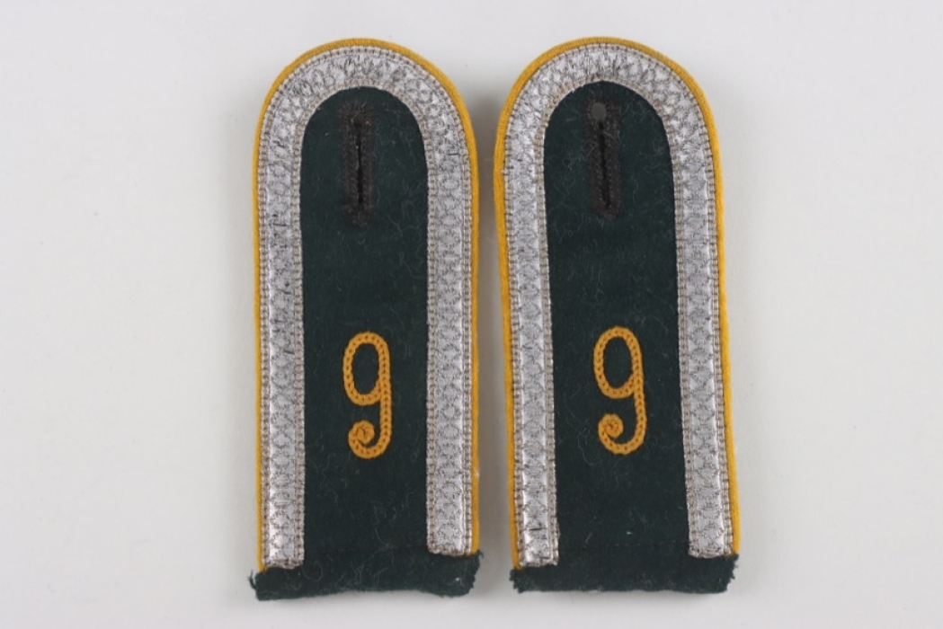 Heer shoulder straps for a Unteroffizier of Kavallerie Regiment 9