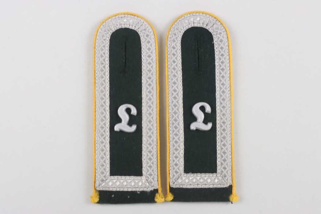 Heer shoulder straps for a Unterfeldwebel of Aufklärungs Lehr Abteilung