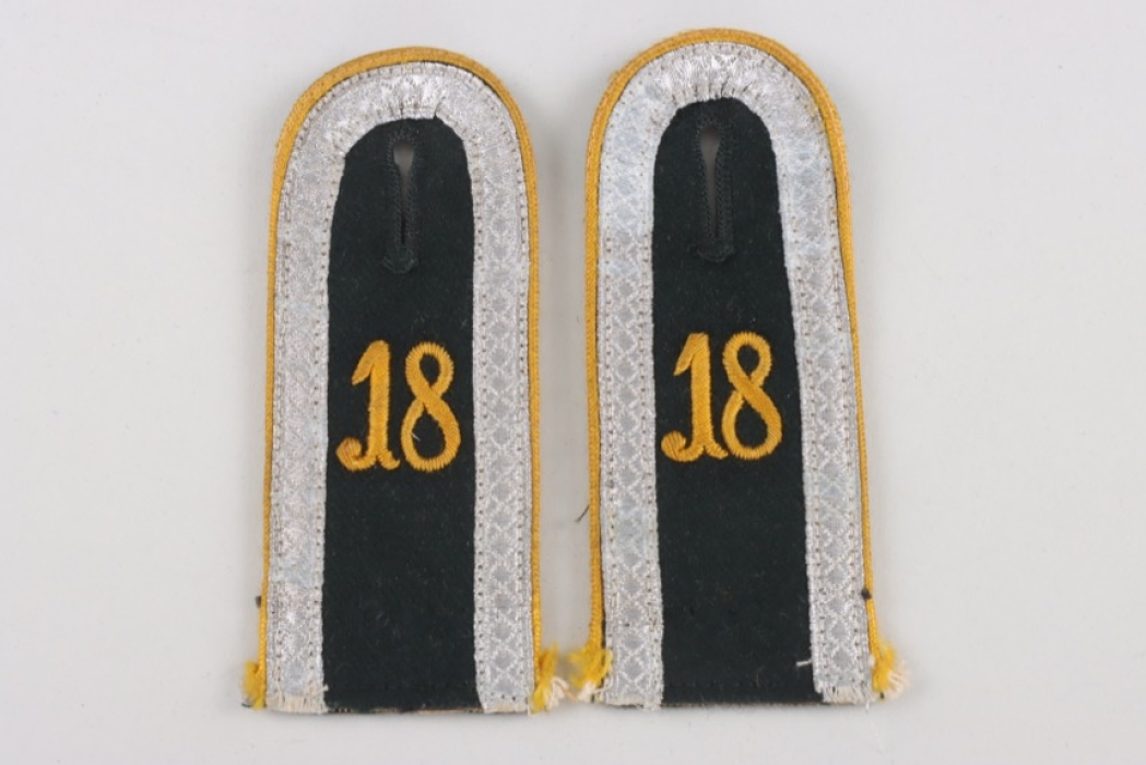 Heer shoulder straps for a Unteroffizier of Kavallerie Regiment 18