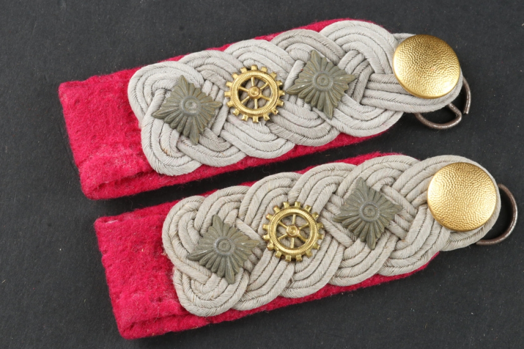 Pair of Shoulder Boards artillery - Oberst