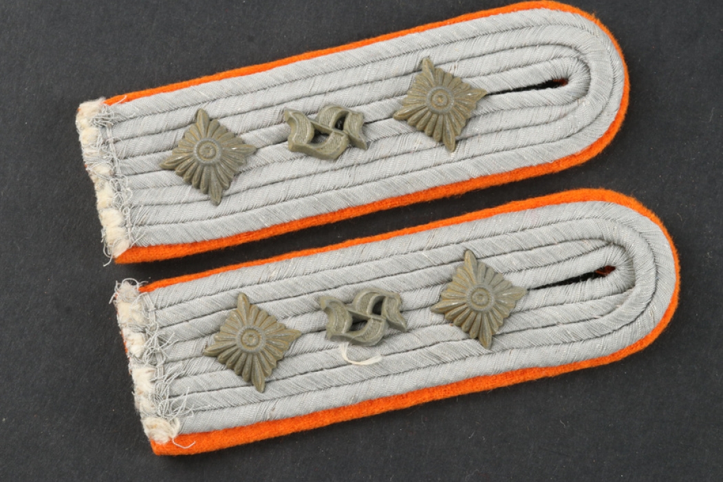 Pair of Shoulder Boards Military Police Officer School Hauptmann