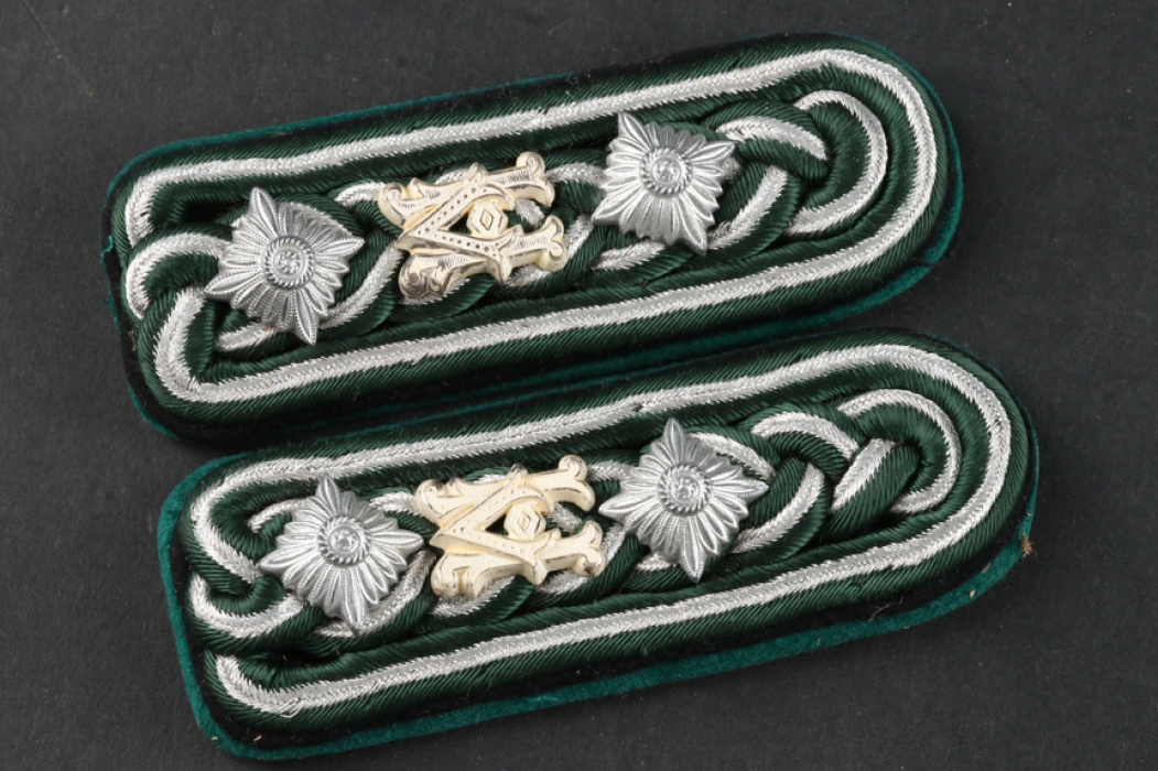 Pair of Shoulder Boards Wehrmachtsbeamte Heereswerkmeister