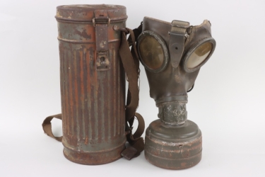 Wehrmacht gas mask M30/M38 and Gas mask can with camo