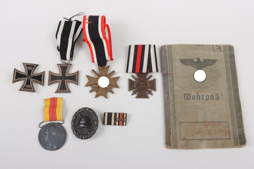 Wach-Bataillon (B) 43 medal grouping + Wehrpass - WWI & WWII