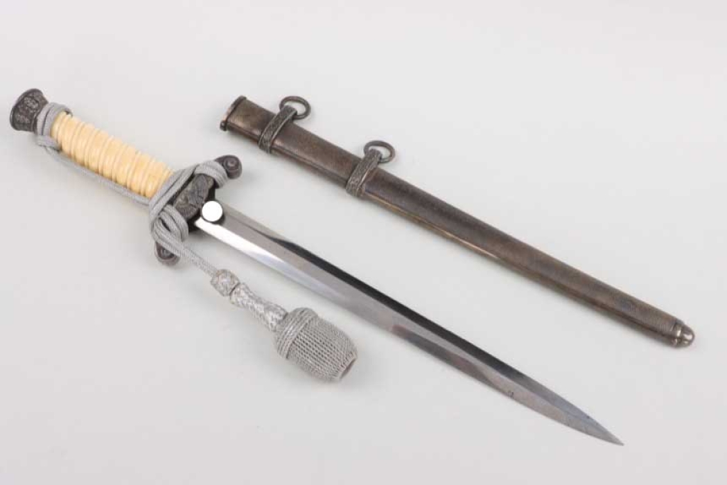 M35 Heer officer's dagger with ivory grip and portepee - Eickhorn