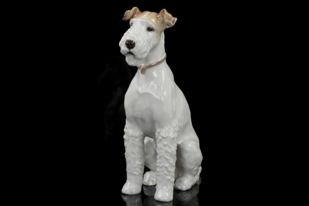 Allach - Fox Terrier, sitting (No.105) - colored