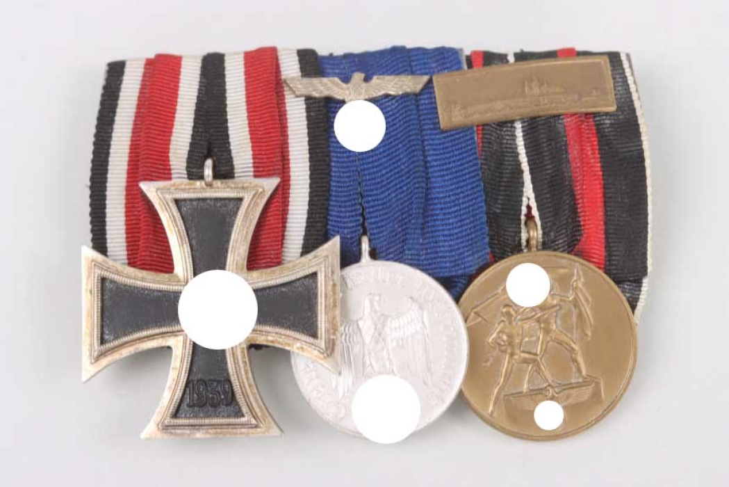 Medal bar 1939 Iron Cross 2nd Class Schinkel, 4y service army and Czech Annexation medal + Prager Burg