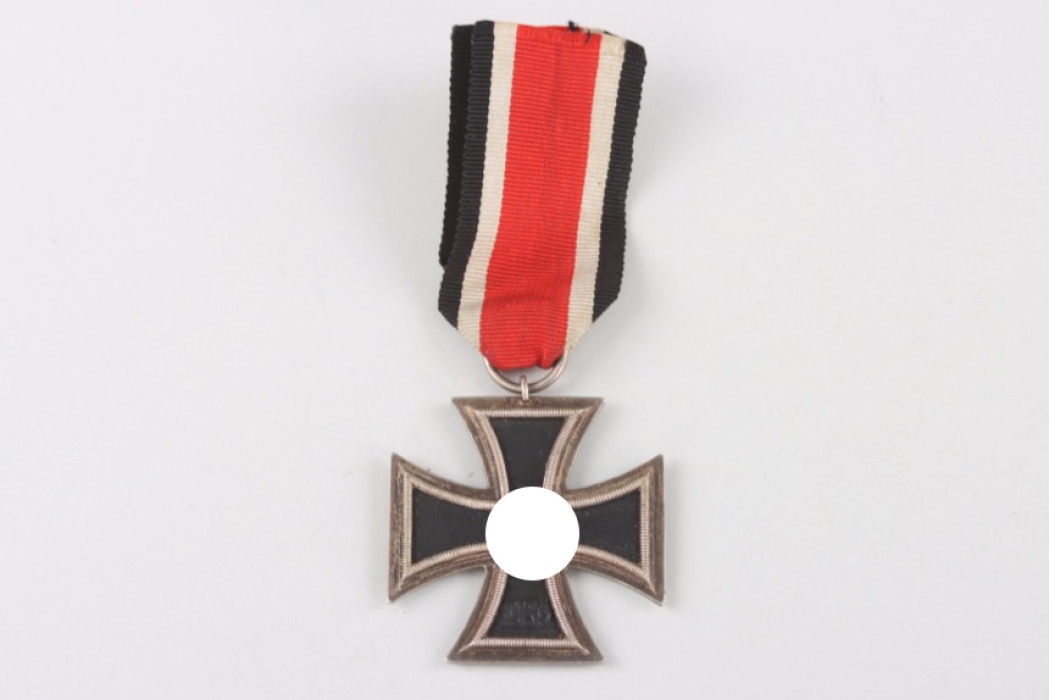 1939 Iron Cross 2nd Class by Gottlieb & Wagner, "52"