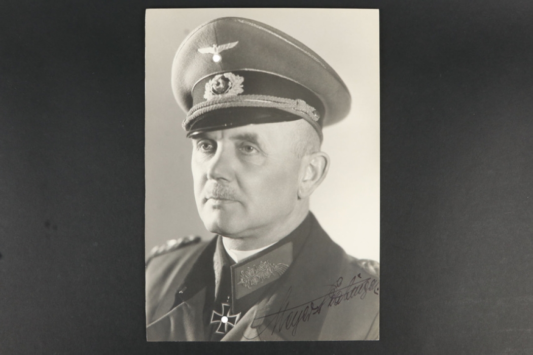 Signed Portrait photo - Hermann Meyer-Rabingen Generalleutnant u. Kom. 197th Infantry Division